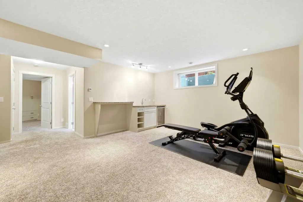 7942 Cougar Ridge Avenue SW Calgary AB T3H 5L3