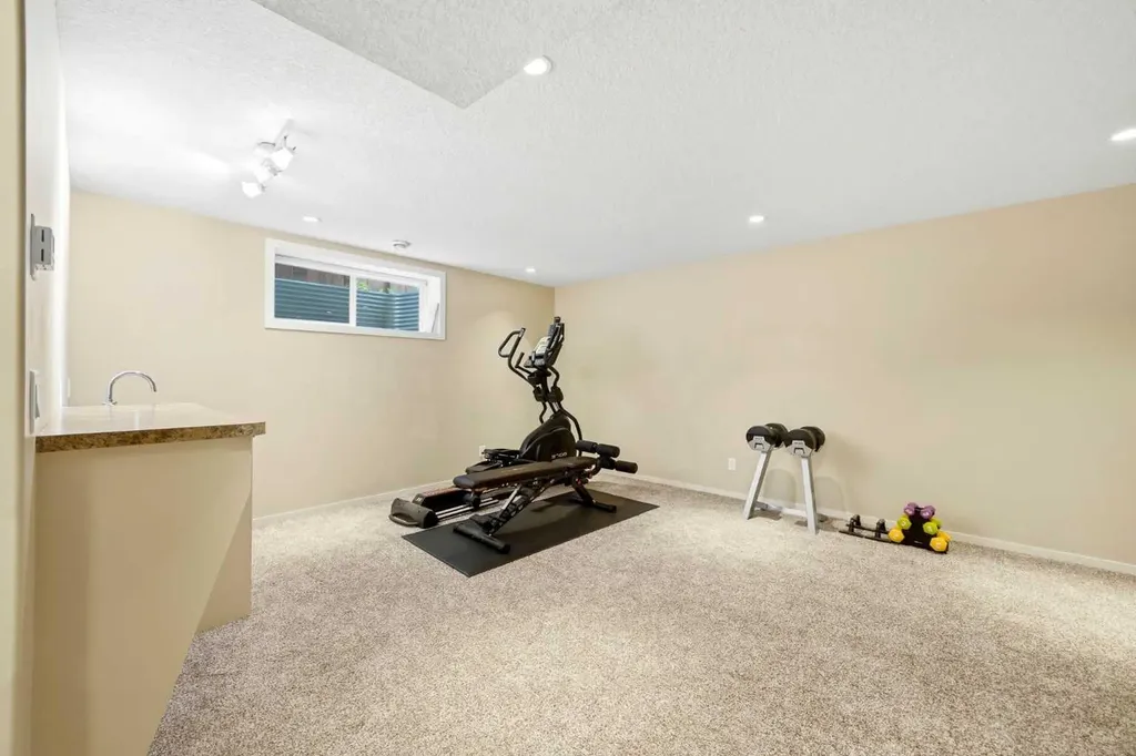 7942 Cougar Ridge Avenue SW Calgary AB T3H 5L3