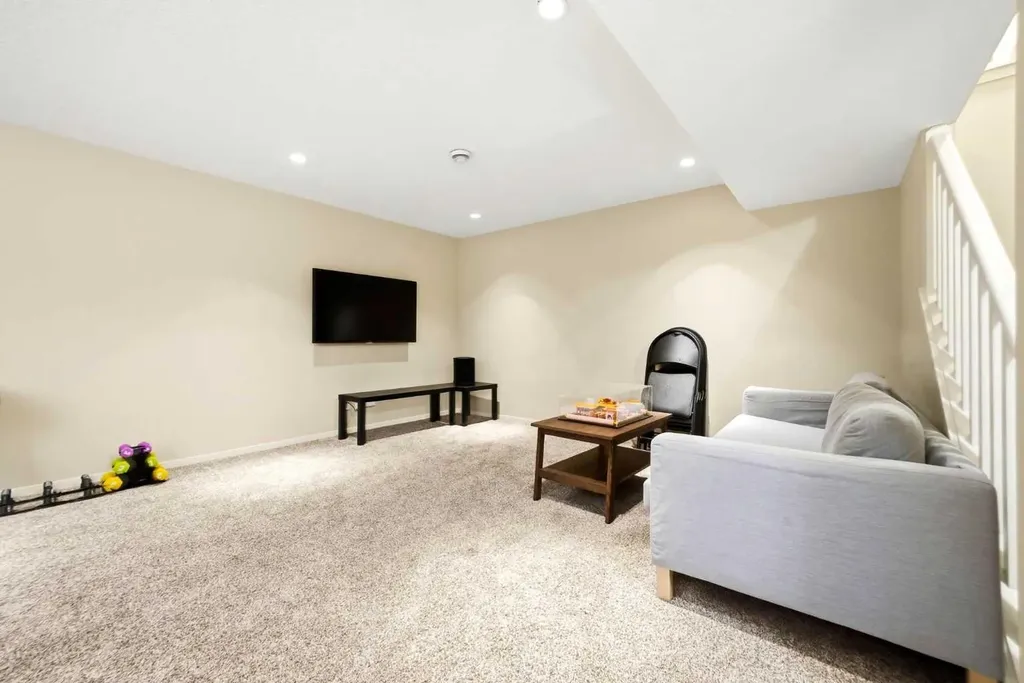 7942 Cougar Ridge Avenue SW Calgary AB T3H 5L3