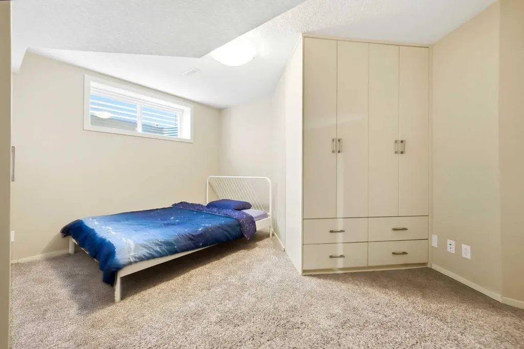 7942 Cougar Ridge Avenue SW Calgary AB T3H 5L3