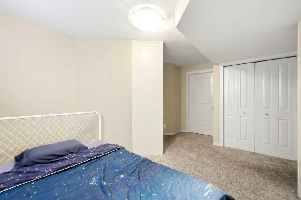 7942 Cougar Ridge Avenue SW Calgary AB T3H 5L3