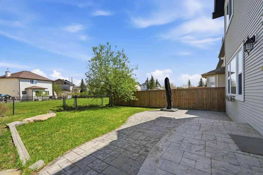 7942 Cougar Ridge Avenue SW Calgary AB T3H 5L3