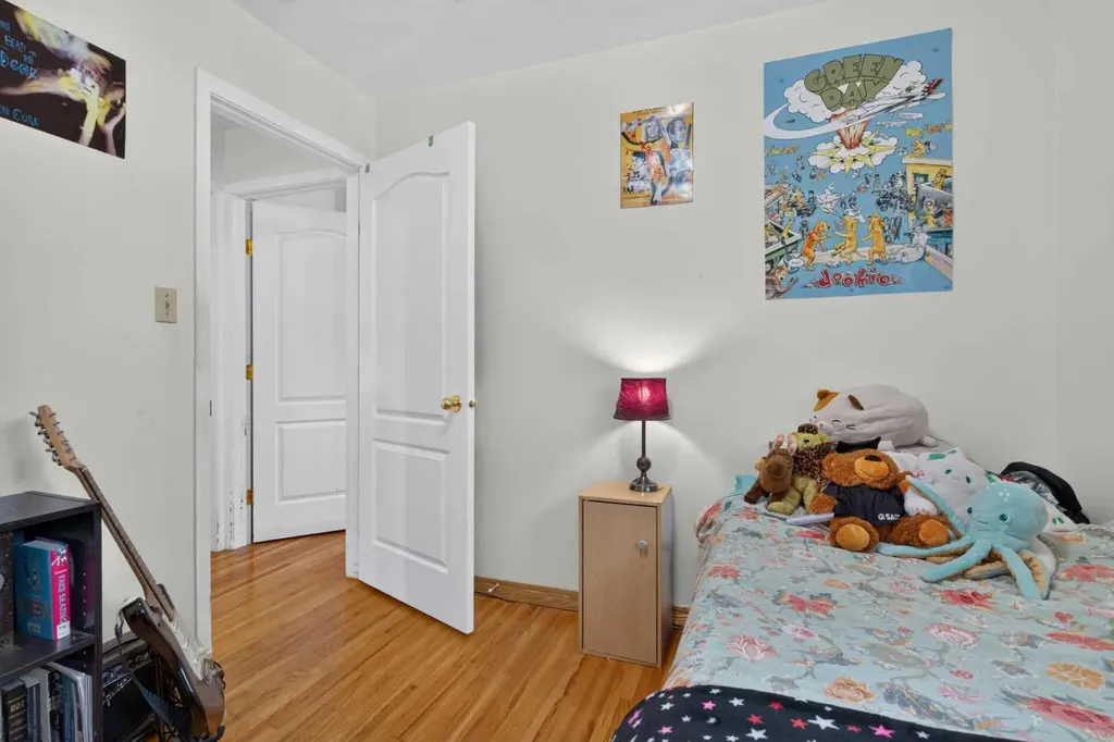 39 Hillgrove Crescent SW Calgary AB T2V 3K8
