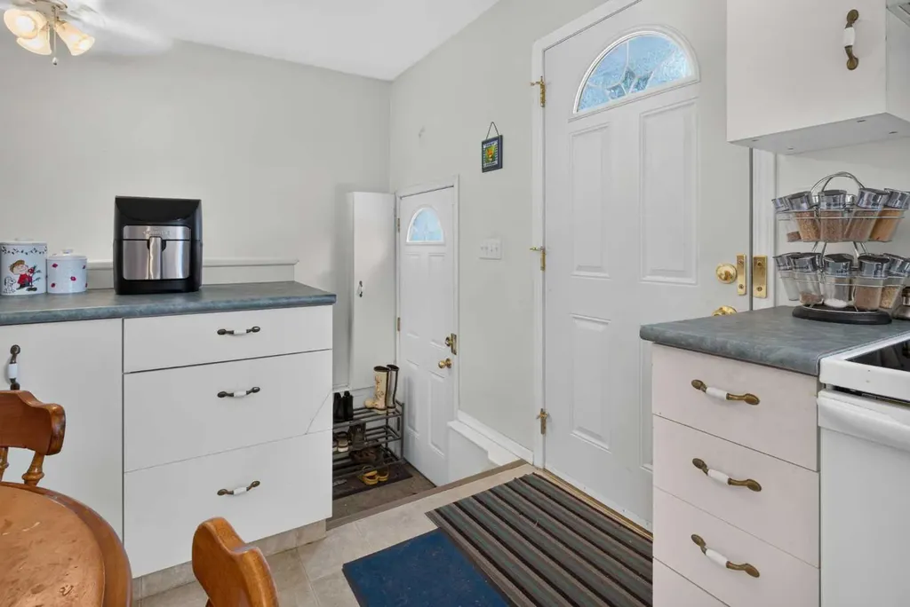 39 Hillgrove Crescent SW Calgary AB T2V 3K8
