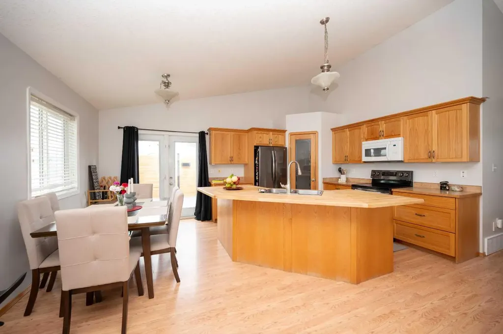 2819 46 Avenue Athabasca AB T9S 1N7
