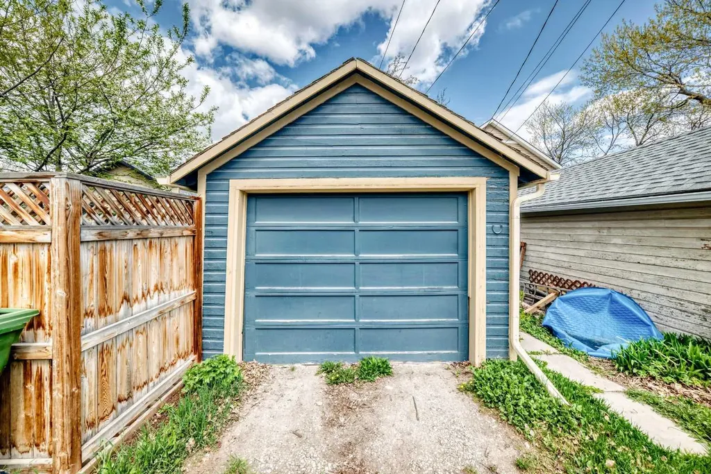 211 10 Avenue NE Calgary AB T2E 0X1