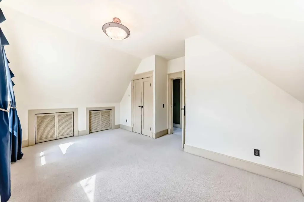 211 10 Avenue NE Calgary AB T2E 0X1
