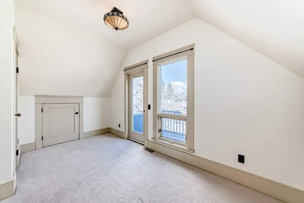 211 10 Avenue NE Calgary AB T2E 0X1