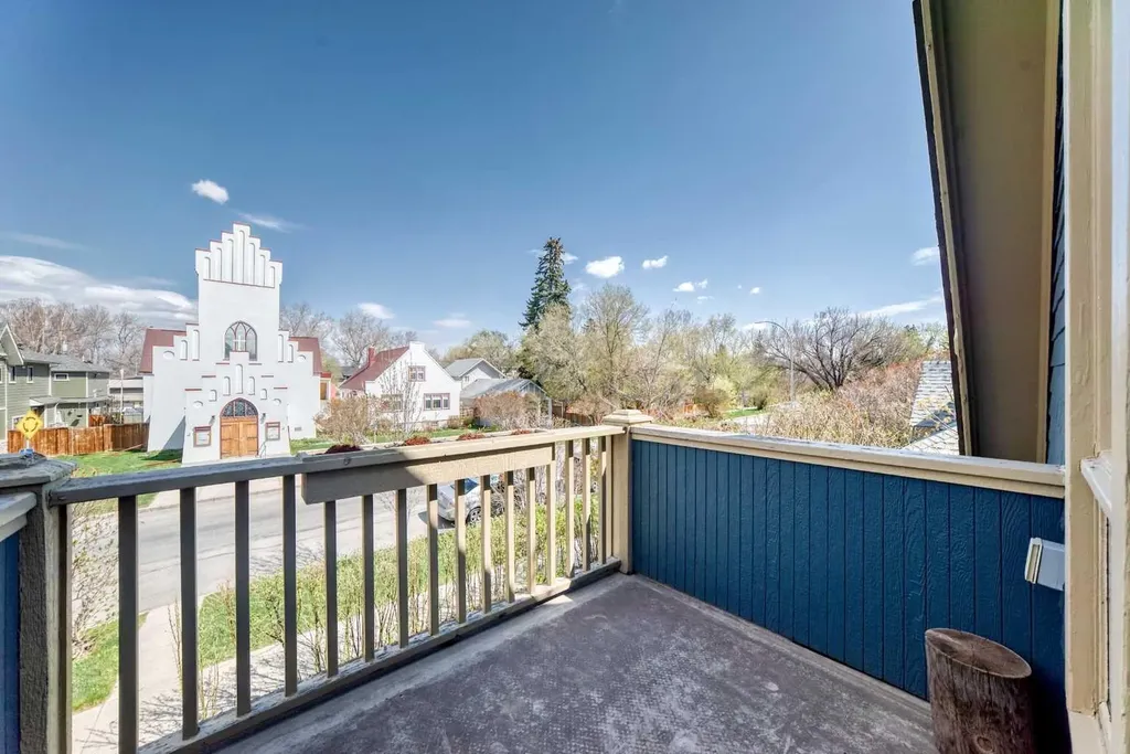 211 10 Avenue NE Calgary AB T2E 0X1