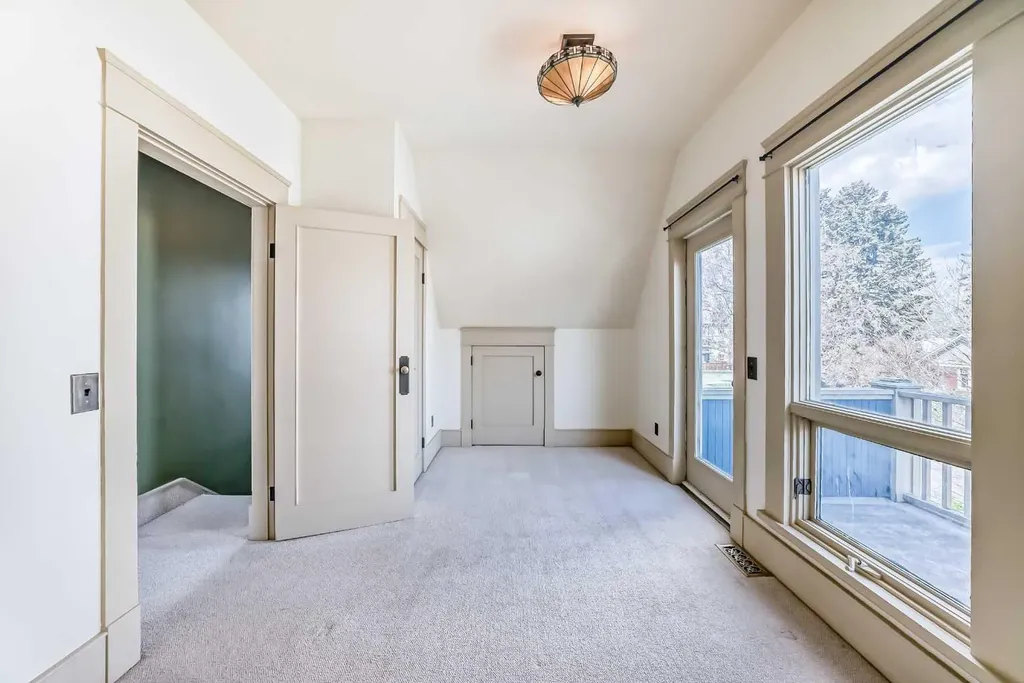 211 10 Avenue NE Calgary AB T2E 0X1