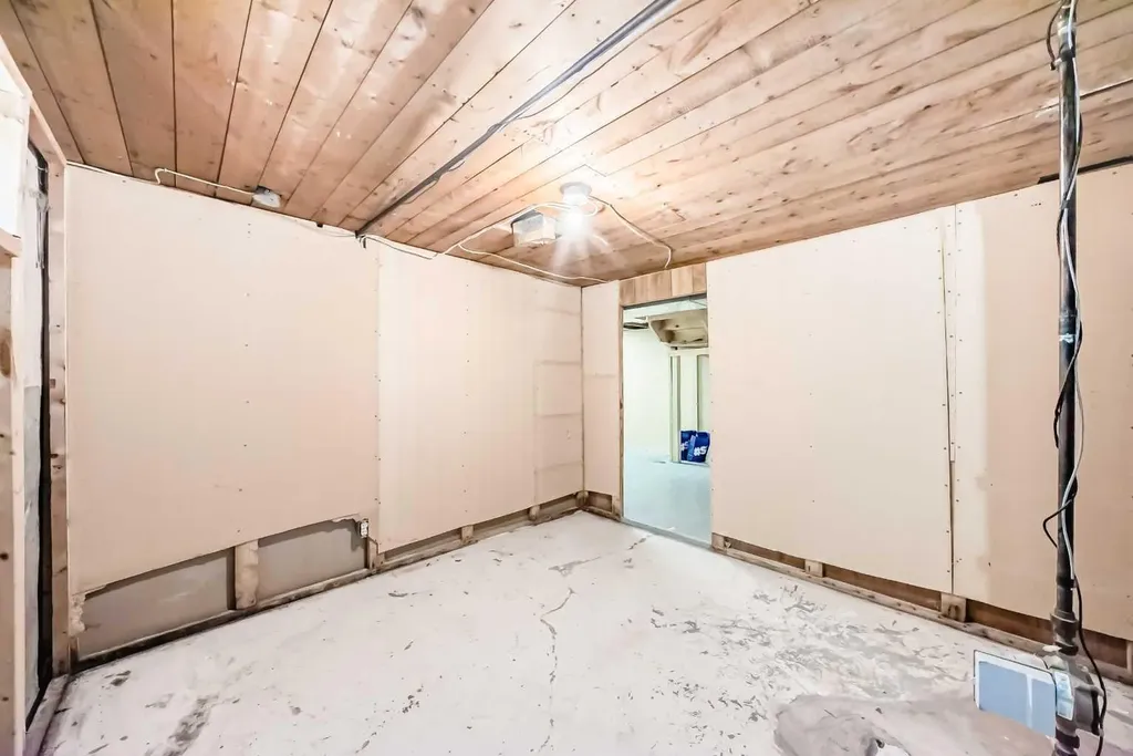 211 10 Avenue NE Calgary AB T2E 0X1