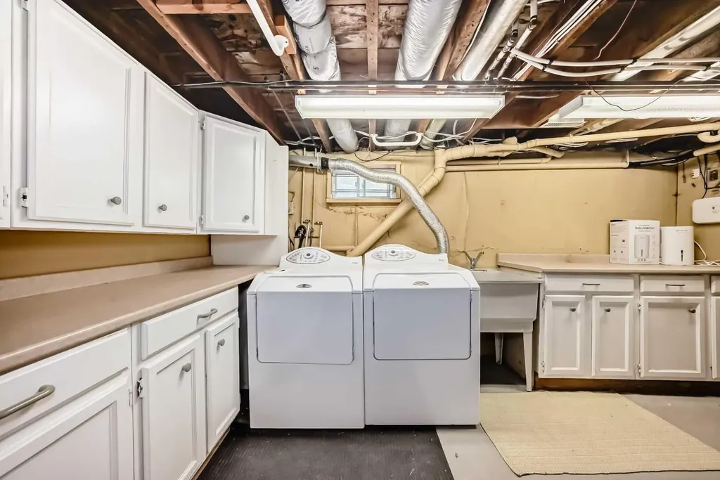 211 10 Avenue NE Calgary AB T2E 0X1