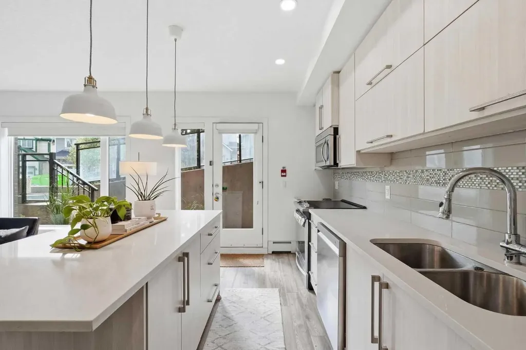 89 34 Avenue SW Calgary AB T2S 3H4