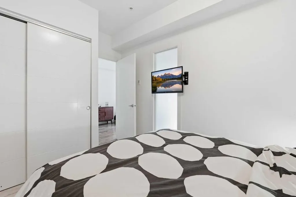89 34 Avenue SW Calgary AB T2S 3H4