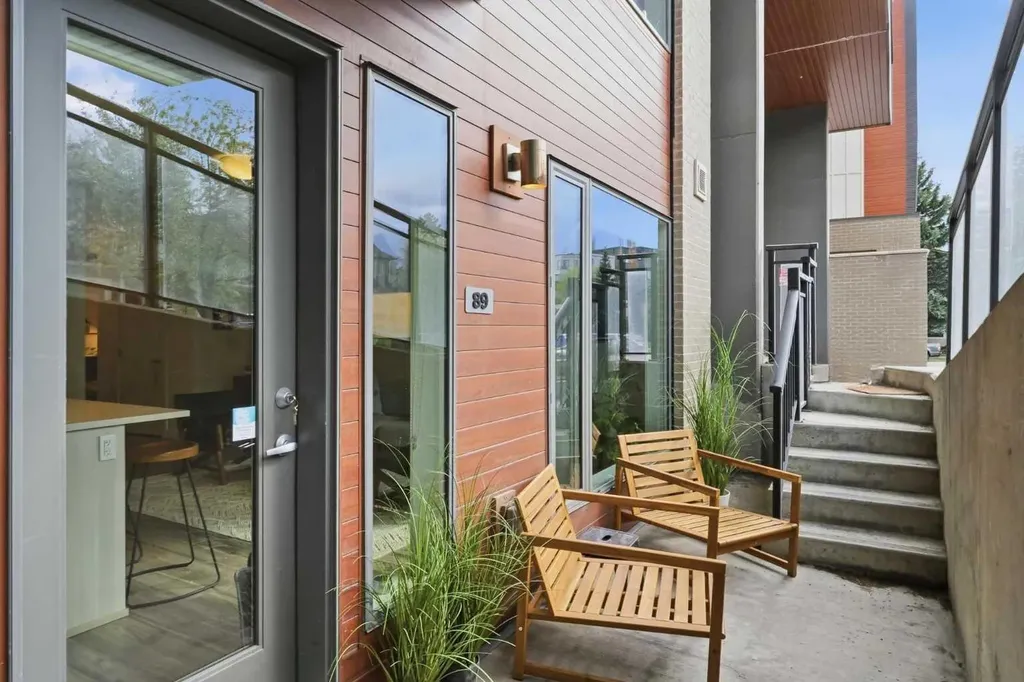 89 34 Avenue SW Calgary AB T2S 3H4