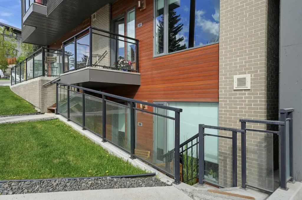 89 34 Avenue SW Calgary AB T2S 3H4