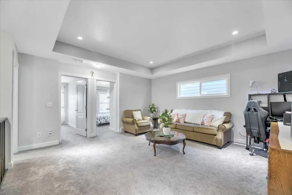 81 Legacy Woods Place SE Calgary AB T2X 2B5