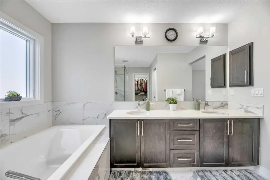 81 Legacy Woods Place SE Calgary AB T2X 2B5