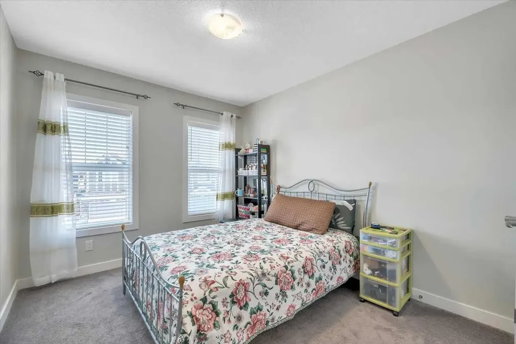 81 Legacy Woods Place SE Calgary AB T2X 2B5