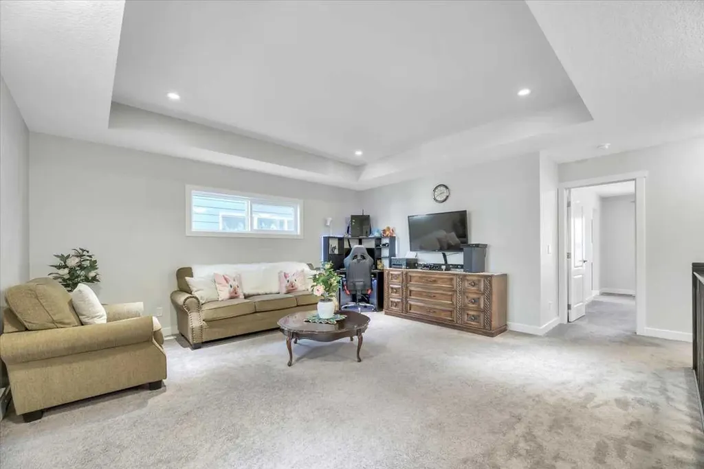 81 Legacy Woods Place SE Calgary AB T2X 2B5