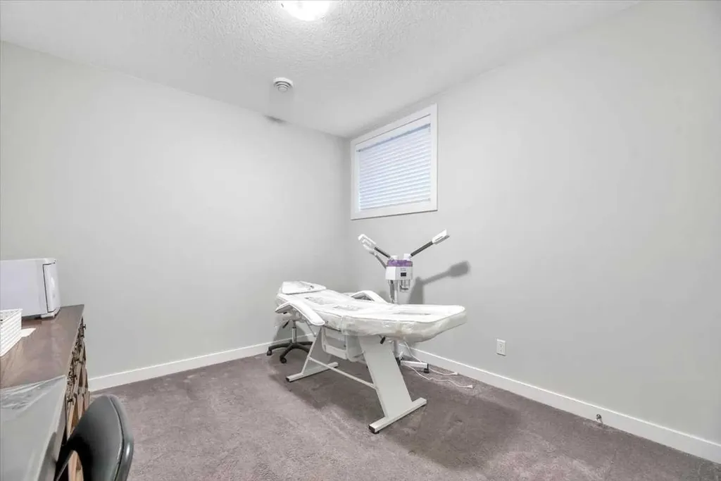 81 Legacy Woods Place SE Calgary AB T2X 2B5