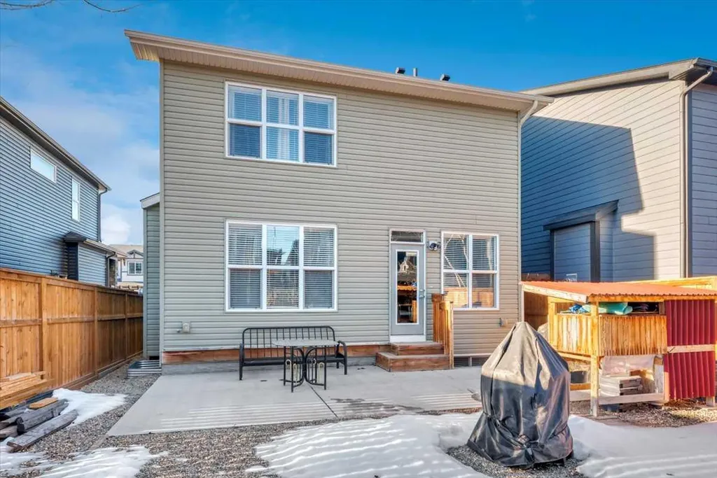 81 Legacy Woods Place SE Calgary AB T2X 2B5