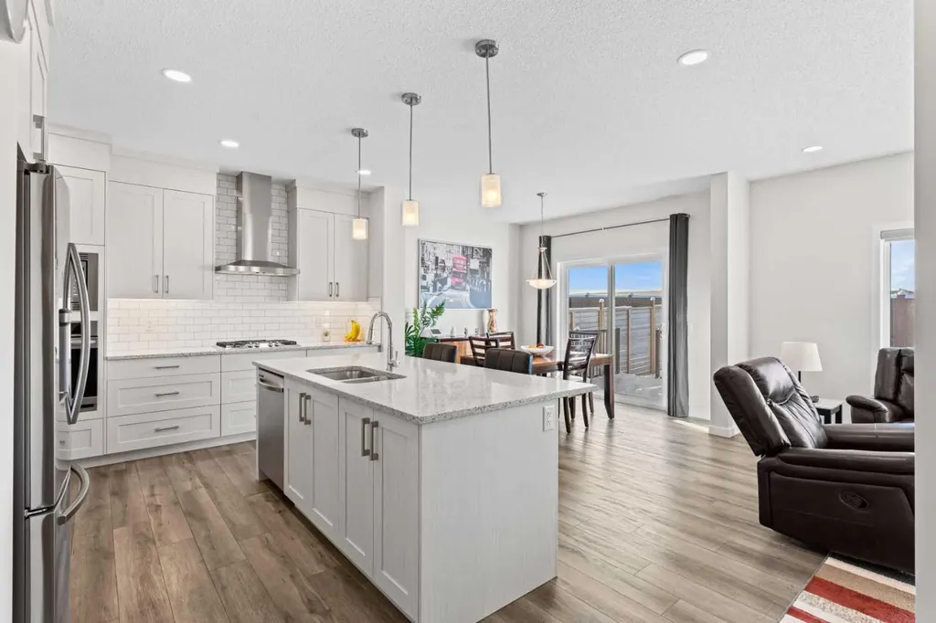 492 Chinook Gate Square SW Airdrie AB T4B4W1