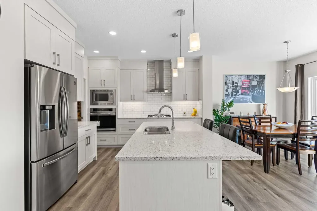 492 Chinook Gate Square SW Airdrie AB T4B4W1