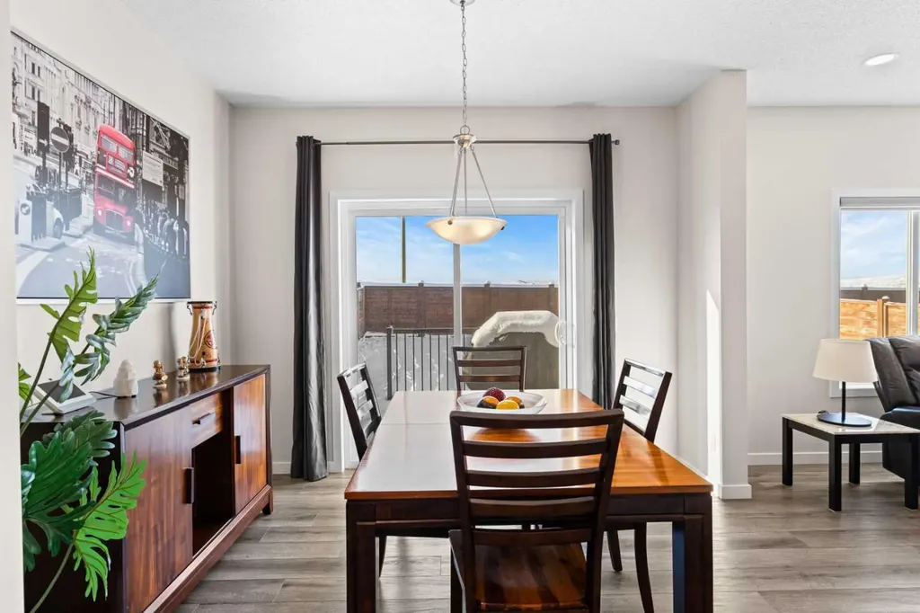 492 Chinook Gate Square SW Airdrie AB T4B4W1