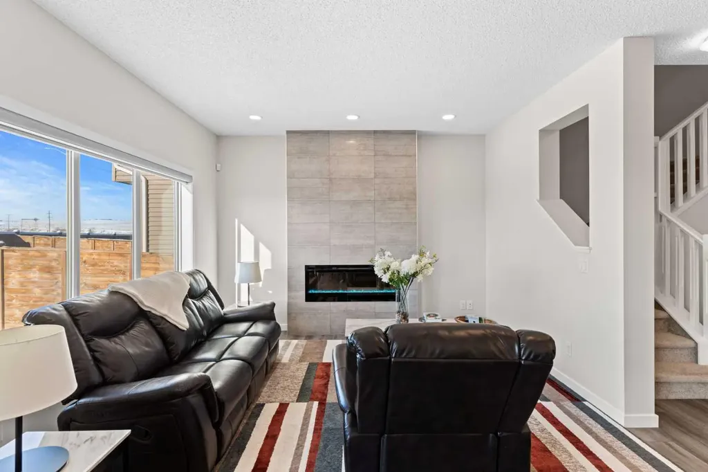 492 Chinook Gate Square SW Airdrie AB T4B4W1