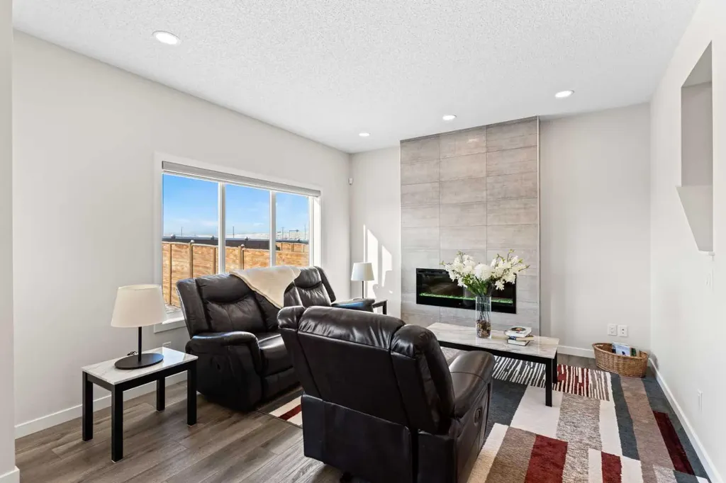 492 Chinook Gate Square SW Airdrie AB T4B4W1