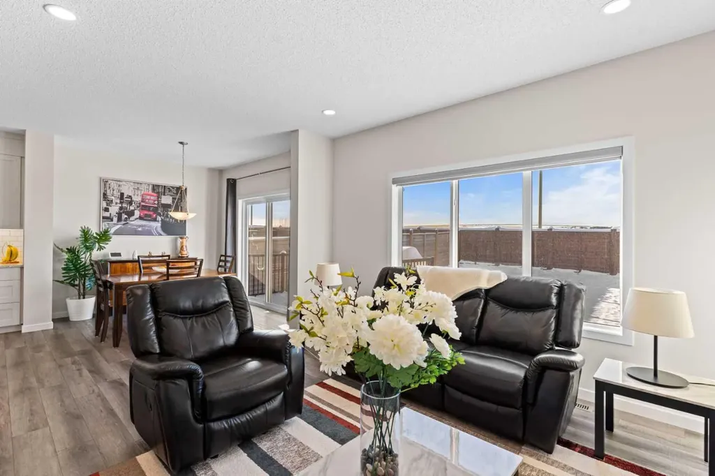 492 Chinook Gate Square SW Airdrie AB T4B4W1