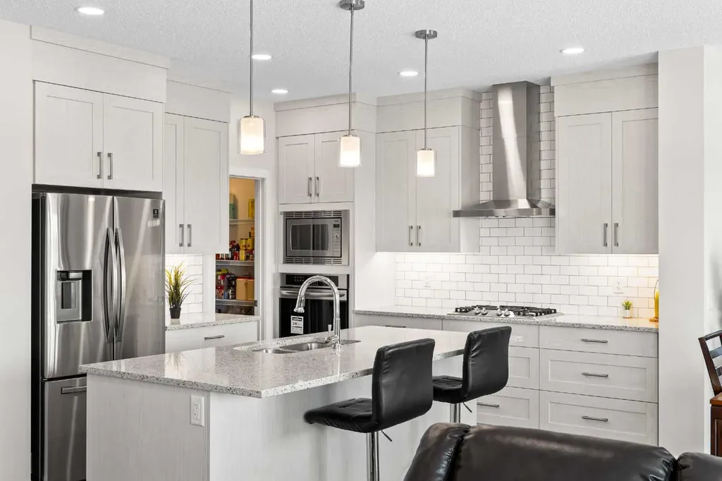 492 Chinook Gate Square SW Airdrie AB T4B4W1