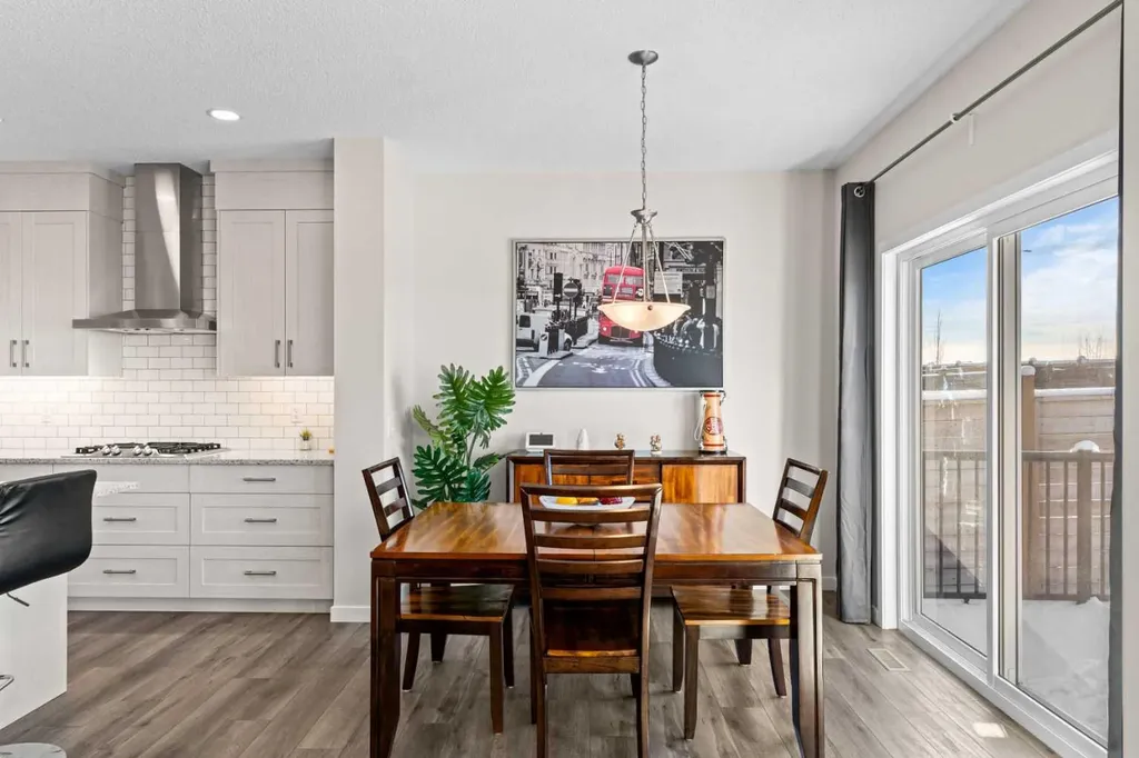 492 Chinook Gate Square SW Airdrie AB T4B4W1