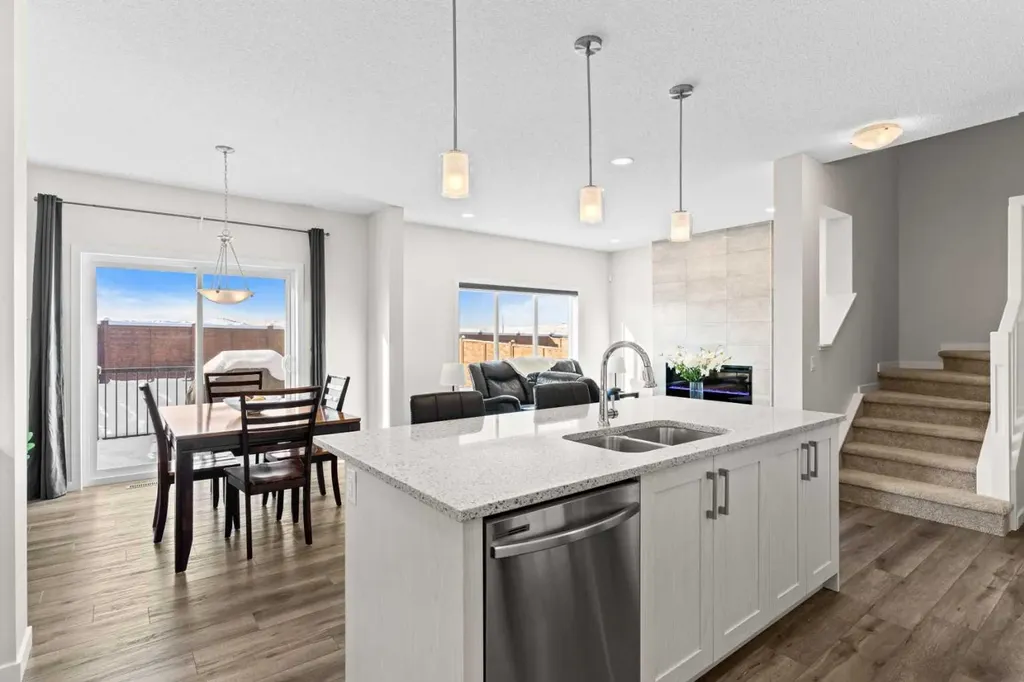 492 Chinook Gate Square SW Airdrie AB T4B4W1