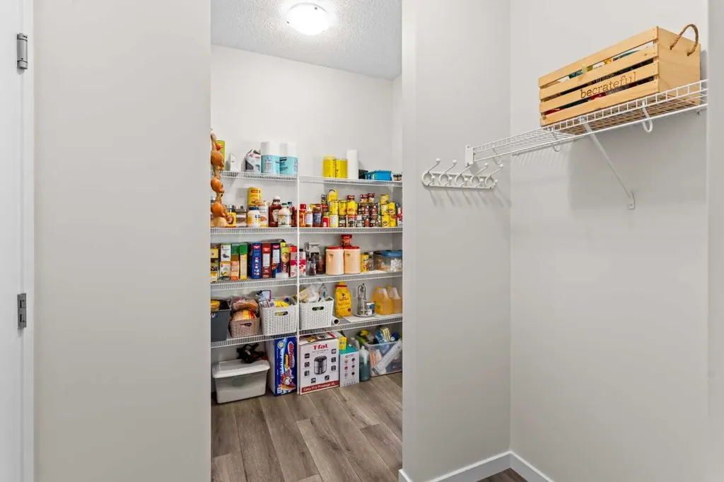 492 Chinook Gate Square SW Airdrie AB T4B4W1