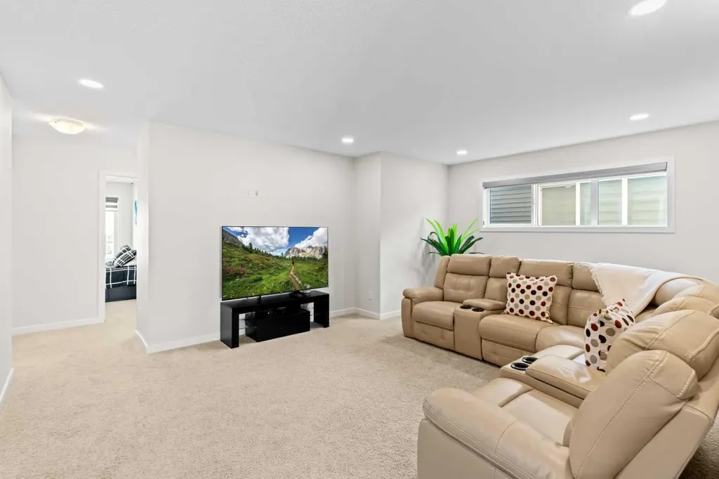 492 Chinook Gate Square SW Airdrie AB T4B4W1