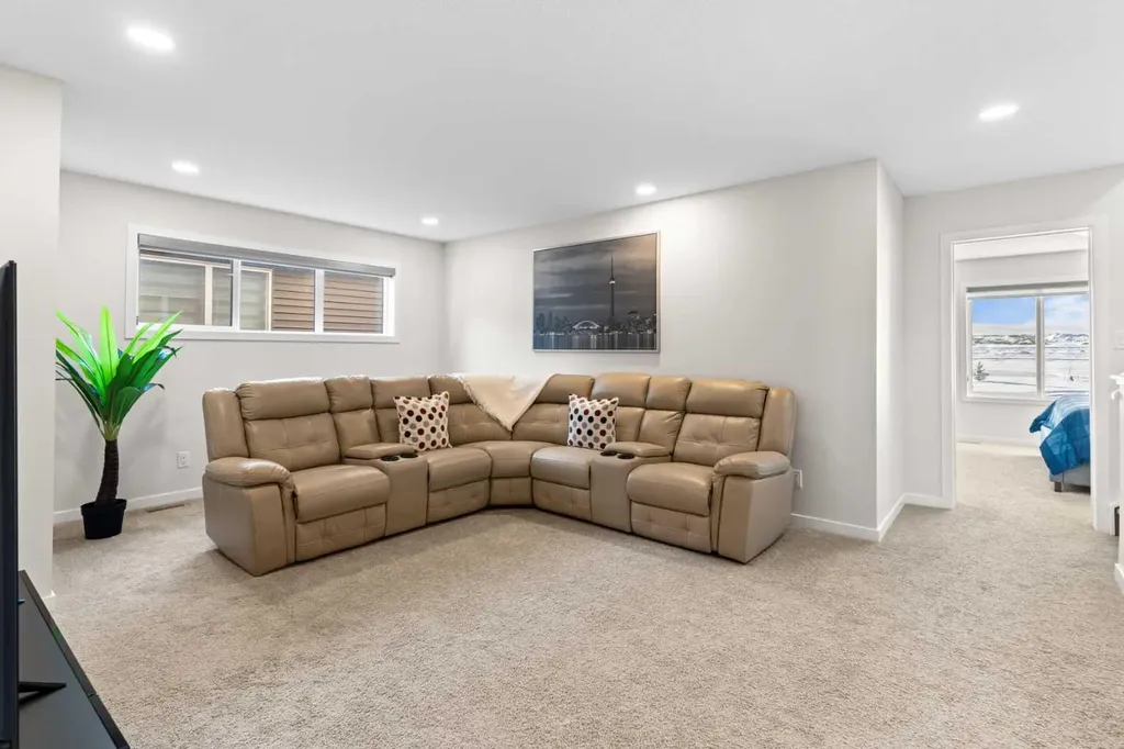 492 Chinook Gate Square SW Airdrie AB T4B4W1