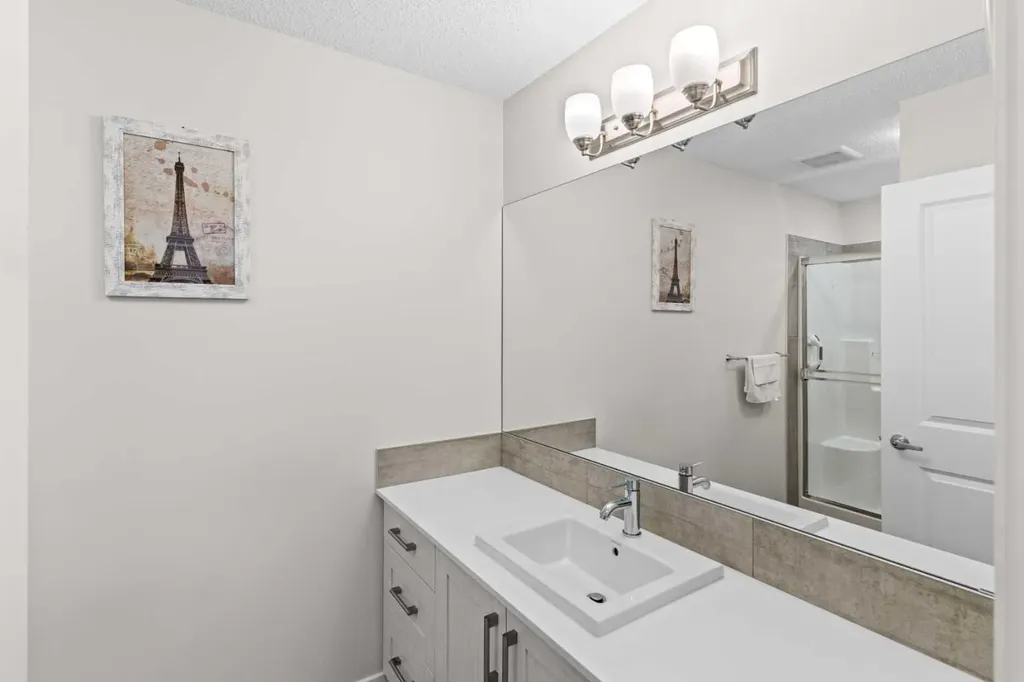 492 Chinook Gate Square SW Airdrie AB T4B4W1