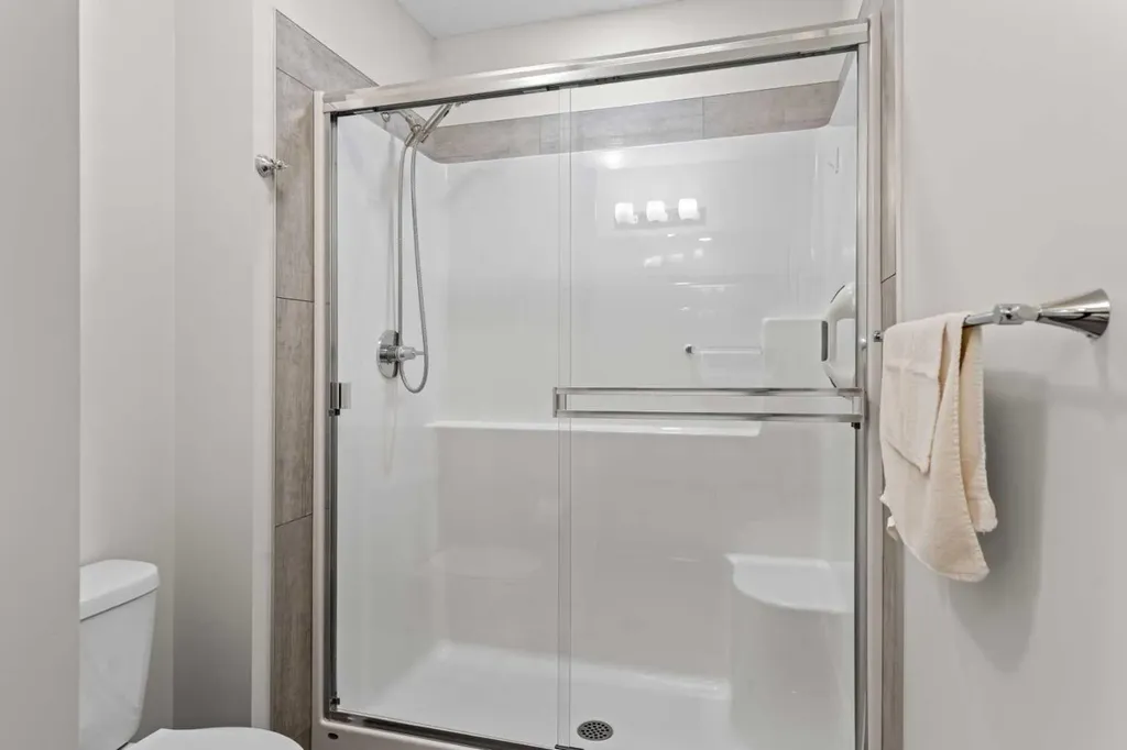 492 Chinook Gate Square SW Airdrie AB T4B4W1
