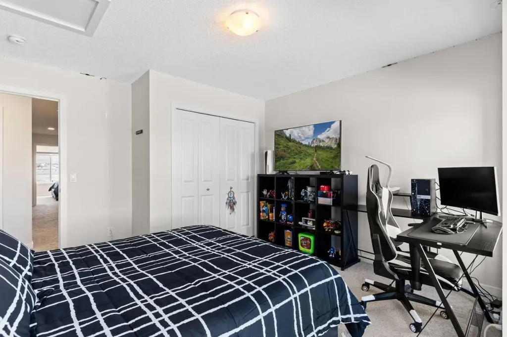 492 Chinook Gate Square SW Airdrie AB T4B4W1
