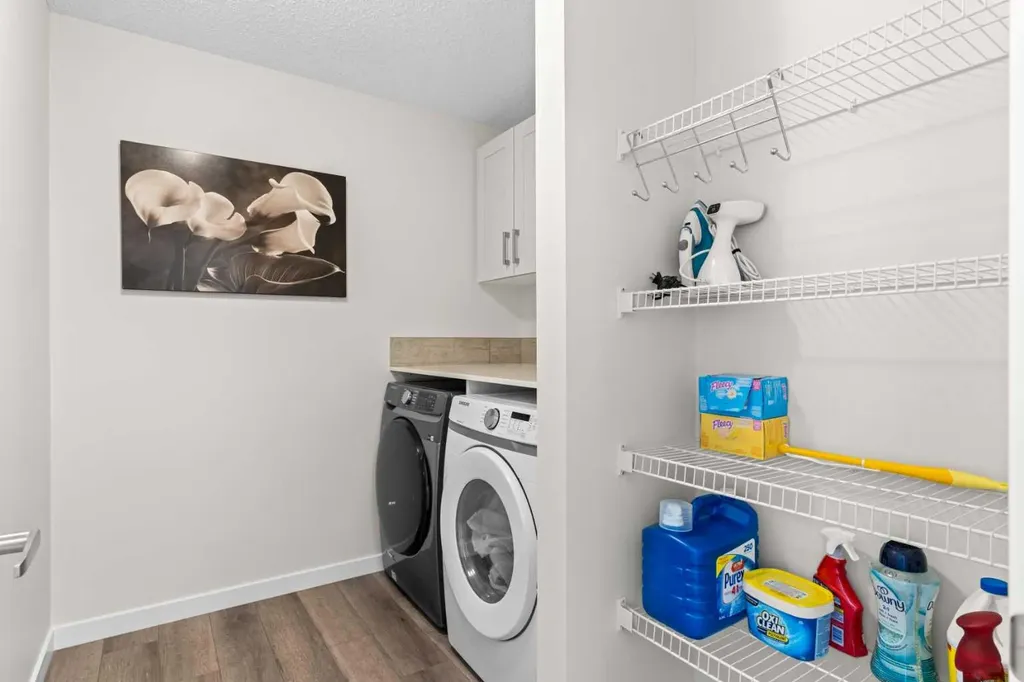 492 Chinook Gate Square SW Airdrie AB T4B4W1