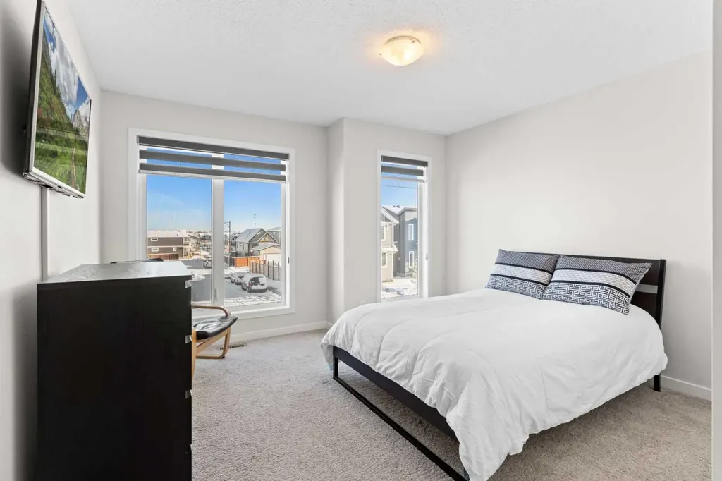 492 Chinook Gate Square SW Airdrie AB T4B4W1