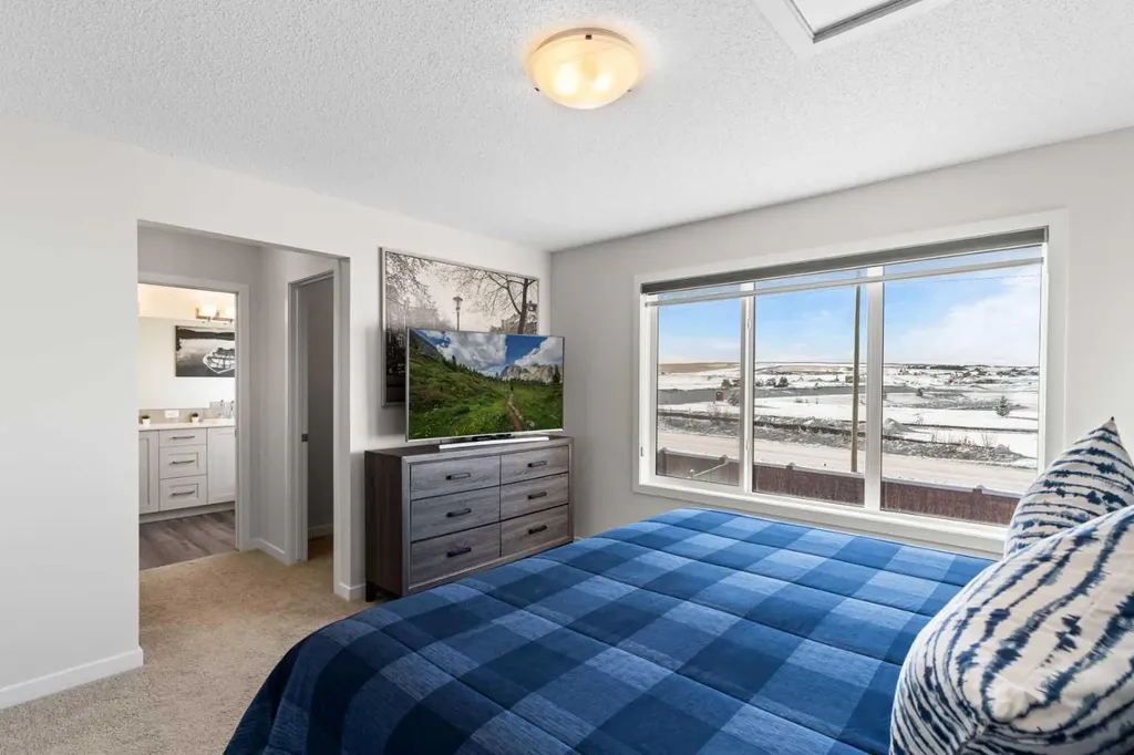 492 Chinook Gate Square SW Airdrie AB T4B4W1