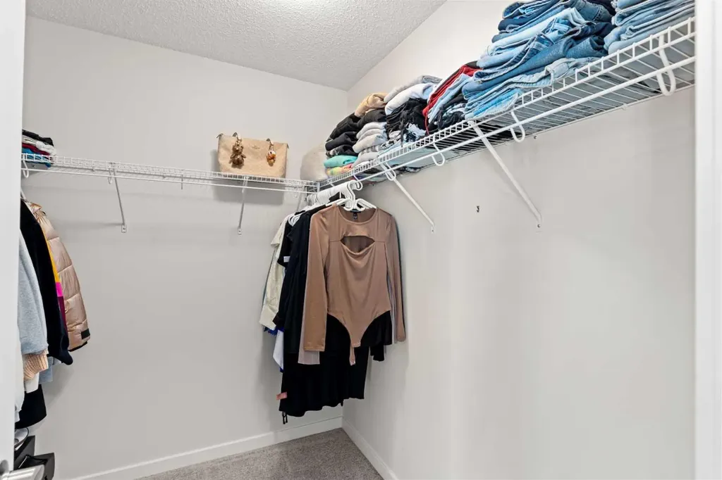 492 Chinook Gate Square SW Airdrie AB T4B4W1