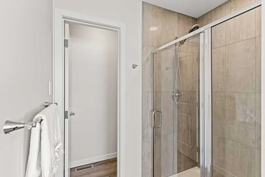 492 Chinook Gate Square SW Airdrie AB T4B4W1