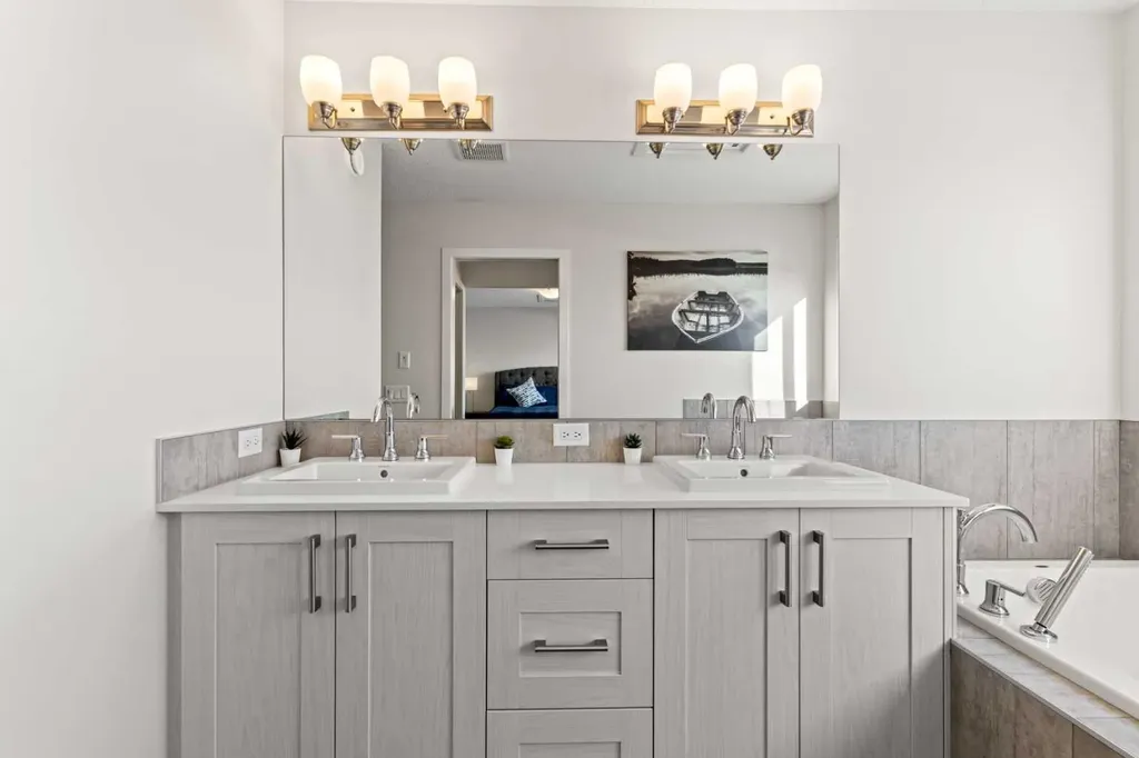 492 Chinook Gate Square SW Airdrie AB T4B4W1