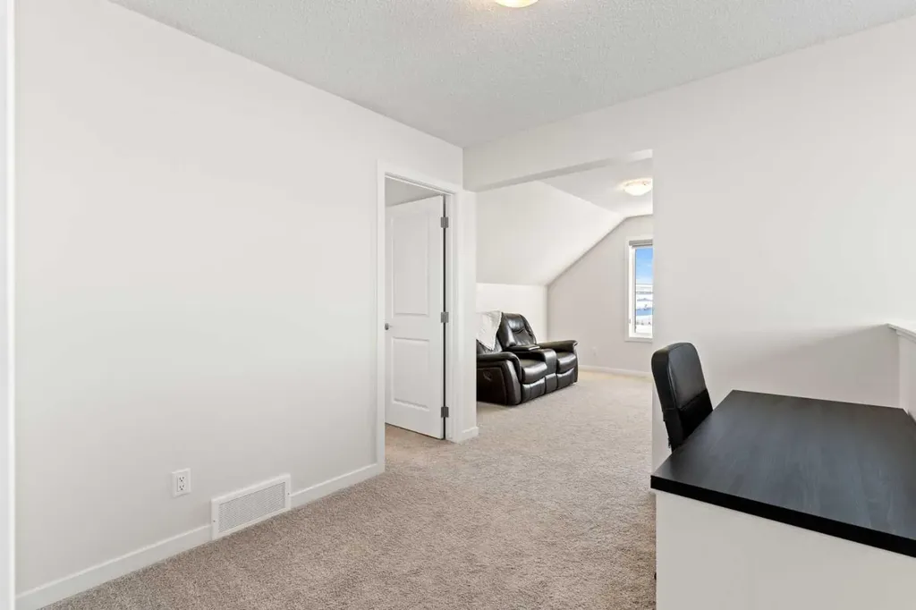 492 Chinook Gate Square SW Airdrie AB T4B4W1