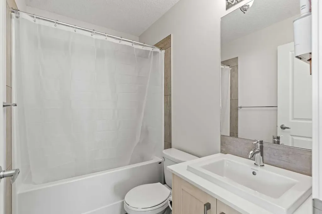 492 Chinook Gate Square SW Airdrie AB T4B4W1