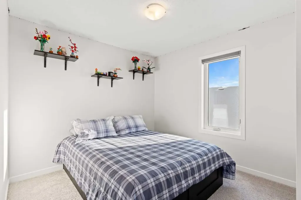 492 Chinook Gate Square SW Airdrie AB T4B4W1